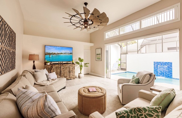 Ideal Location West of 41 - Minutes to the Beaches!