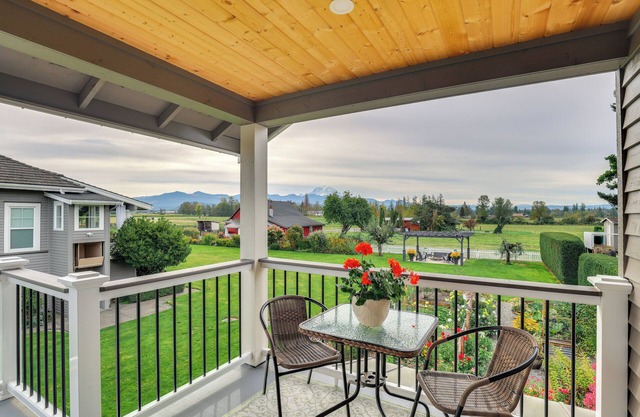 Idyllic Enumclaw Studio w/Mount Rainier Views
