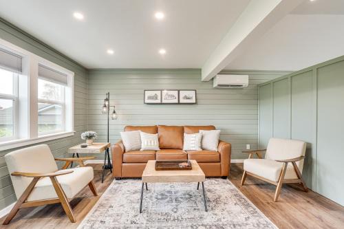 Idyllic Enumclaw Studio with Mount Rainier Views