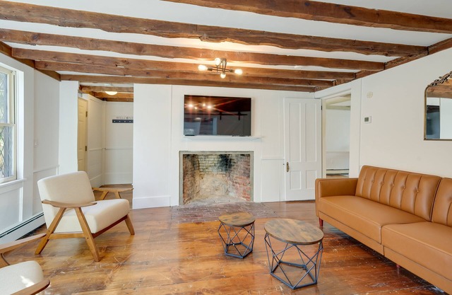 Idyllic Escape w/Deck in East Sandwich!