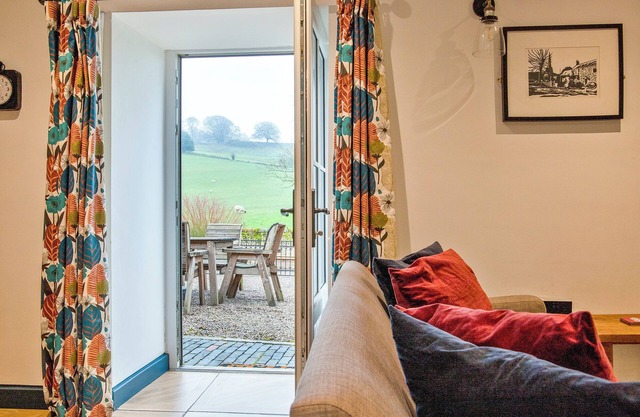 Idyllic, Pet-Friendly 3-bedroom Cottage at Stainsborough Hall, Carsington Water