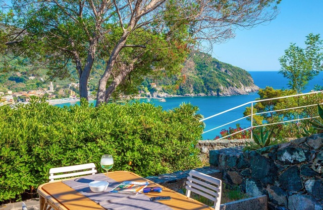 "Il Giardino Sul Mare", garden on the sea, sea-view, comfortable for 4 people, Levanto