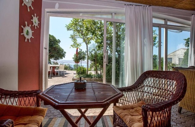 Imanje uz plažu sa tenis igralištem i bazenom: Unit A4