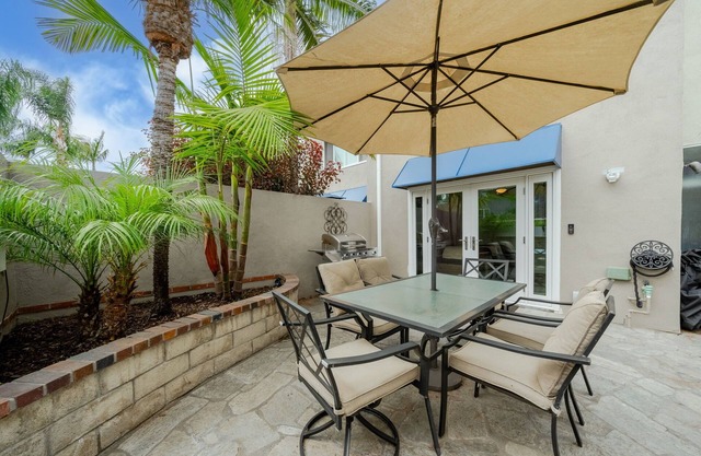 Immaculate, 3 Bed/3Bath steps from the Water with Harbor View