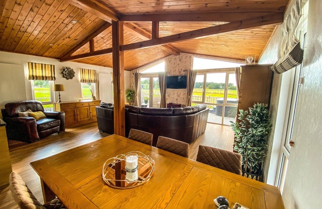 Immaculate 3-Bedroom Private Lodge near York