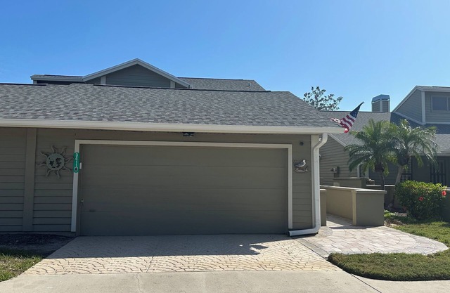 Immaculate 3 bedroom villa: updated amenities on the Prestigious IMG Golf Course