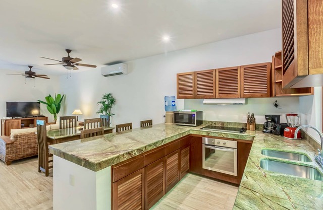 Immaculate boutique hotel! Heated pool, BBQ, 5min to Playa Norte, local area