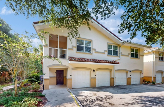 Immaculate Townhome in Upscale Community w/Pool & Balcony - Near Beach