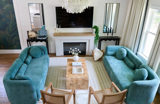 Immersive Home w/3 Kings, Hot Tub, Fire Pits, Arcade, Hidden Bookcase, Treasure Hunt