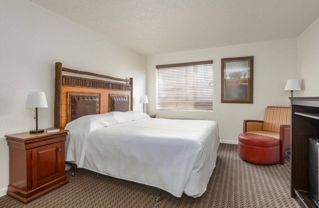 Impeccable Studio w Pool in Oak Ridge at Branson