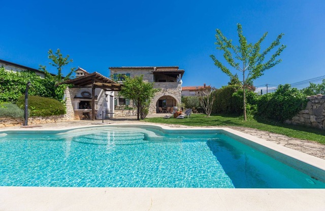 Impressive finca with private pool, sea view, baby cot and special interior