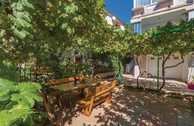 In a quieter part of Zadar awaits you this apartment, which offers everything you need for a carefre