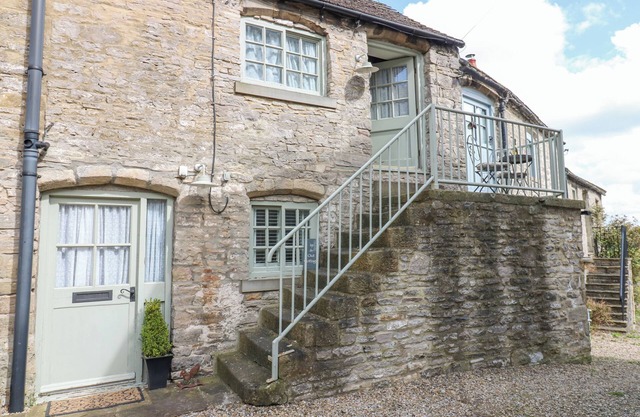 IN & OUT COTTAGE, luxury holiday cottage in Middleham