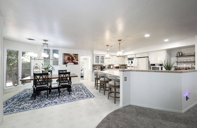 In the Desirable Upper La Cresta neighborhood, 3bedroom, 1minute walk to bluffs