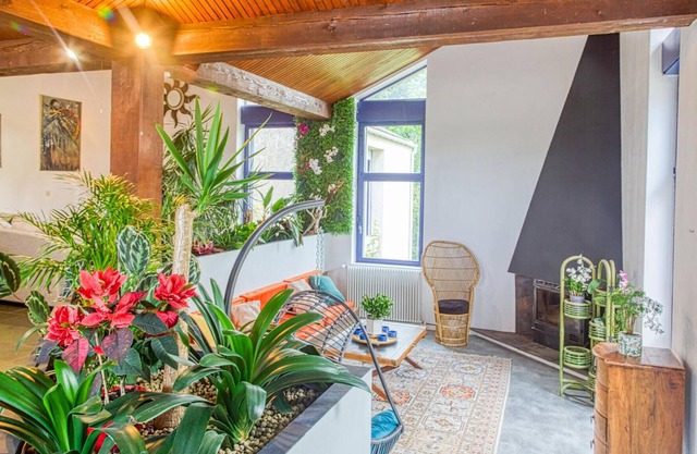 In the green center of France welcomes you this spacious vacation home.