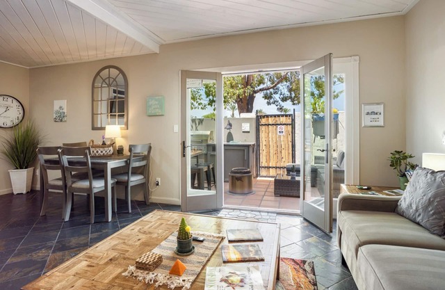 In the heart of Old Town, lovely, private, pool+hot tub, steps from shops & bars