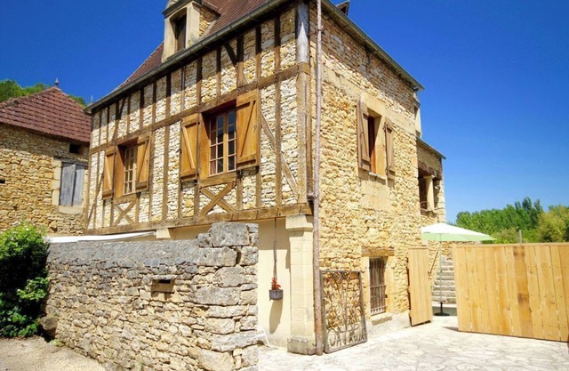 In the heart of the Périgord Noir in DAGLAN la MAION welcomes you