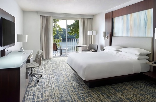 In the Heart of Stone Mountain Park! Lakeview Unit, Onsite Pool, Parking!