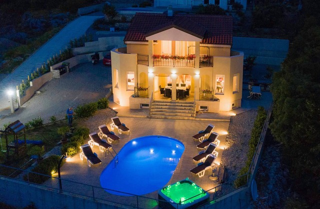 In the hinterland of the Crikvenica Riviera, in a beautiful green landscape, this villa is located.
