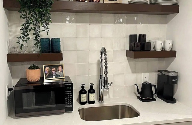In the middle of Trendy NoMa/Union Market! Private Basement 1br/1ba Apartment