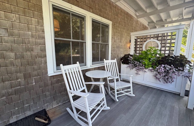 IN TOWN! Charming 1-bedroom condo in downtown Edgartown