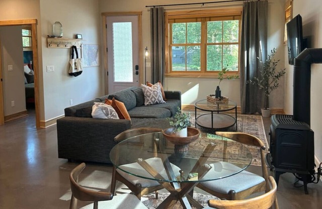 In town Oasis with Hot Tub