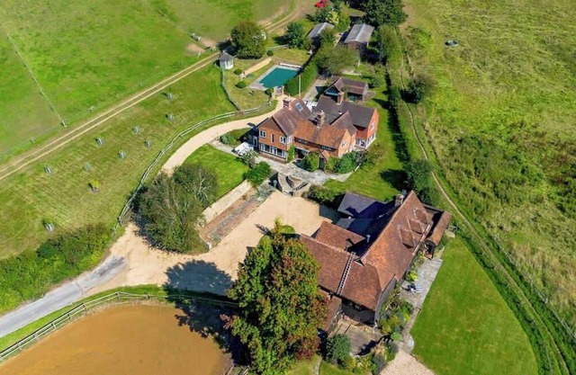 Incredible Countryside Getaway with Tennis Court!