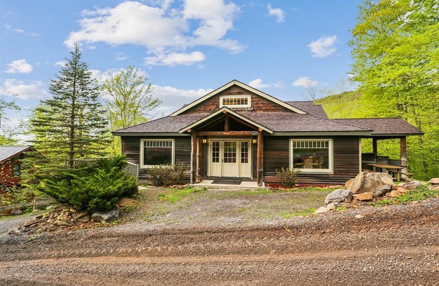 Incredible mountain home. Walk to Timberline Mountains Salamander Trail!
