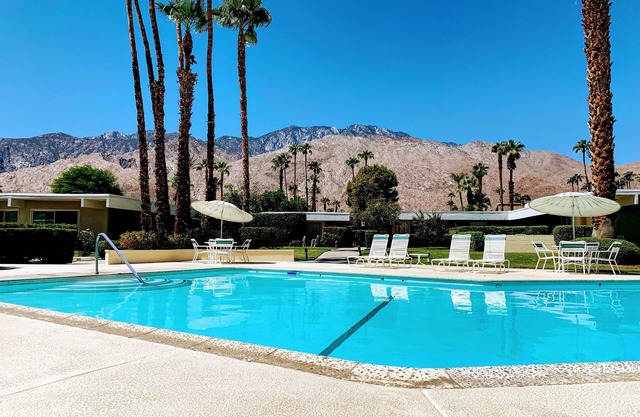 Incredible Mountain Views - Relax In Sunny Palm Springs