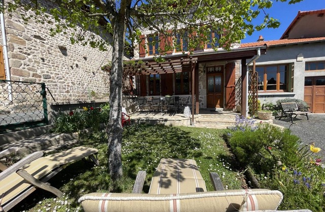 Independent house with garden, perfect for families and pets welcome