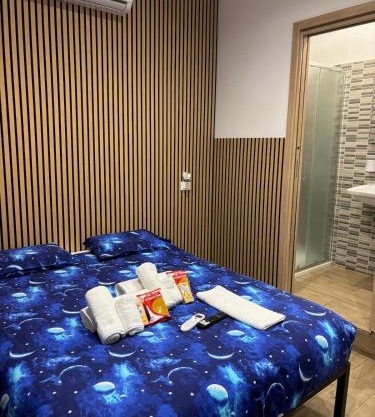 Independent INT-E Room with Bathroom and Break Corner