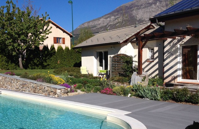 Independent studio in villa rental 2 persons Gap