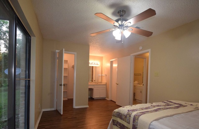 Independent Unit 2 Bed 1 Bath Queen Bed Washer-Dryer Internet