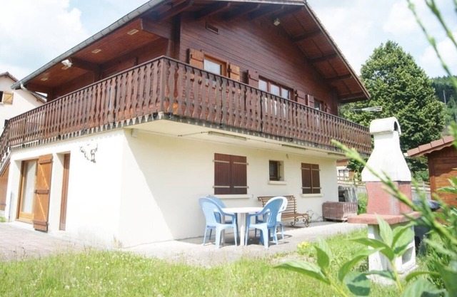 Independent wooden chalet