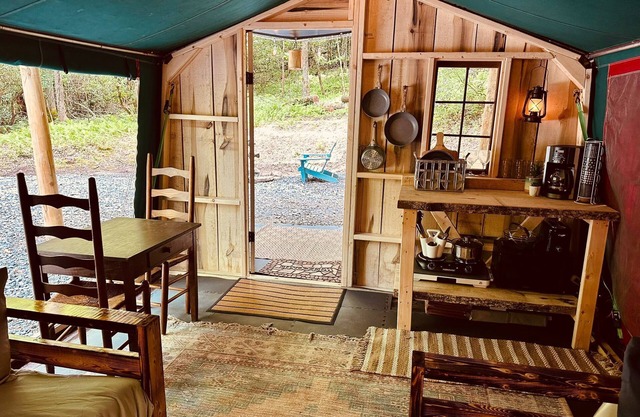 Indian Attack Cabin Tent - Wi-Fi