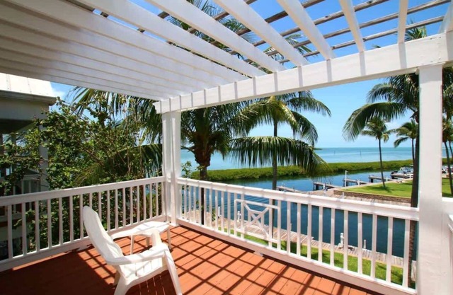 Indigo Reef #8, Lionfish Cottage in private Indigo Reef Resort