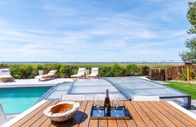 Indigo-Vue Mer et Piscine chauffée by Interhome