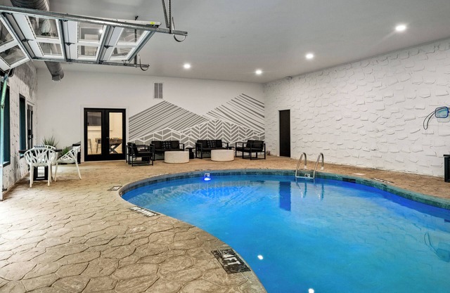 Indoor Pool, Game Room, Hot Tub | 2 Firefly Suites