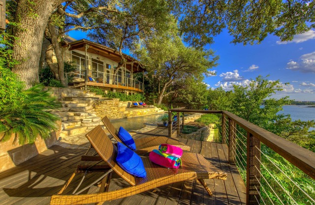 Indulge in Luxury: Sweeping Lake Travis Views, Deep Water, Mesmerizing Sunsets!