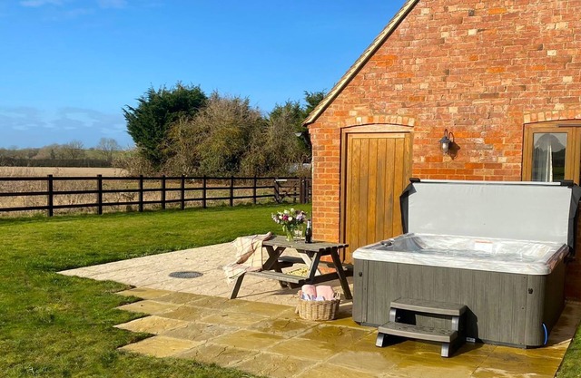 Inglenook Barns - two pet-friendly barn conversions with hot tubs