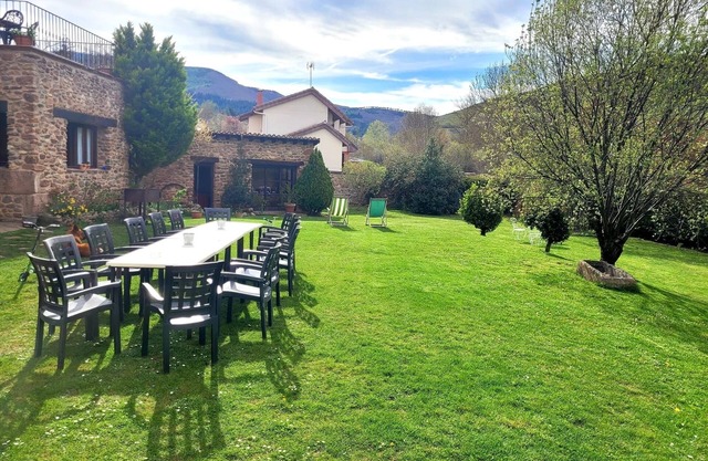 Inn 'La Casona Del Pastor' with Mountain View, Shared Terrace and Wi-Fi