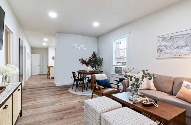 Insta-Worthy Victorian 3 BR in DT Sacramento