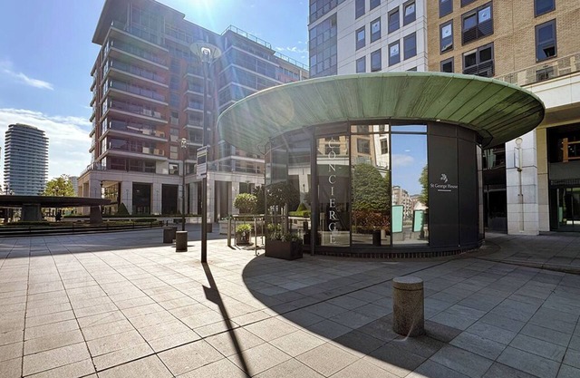 Interior Designed luxury Apartment Adjacent to Chelsea Harbour