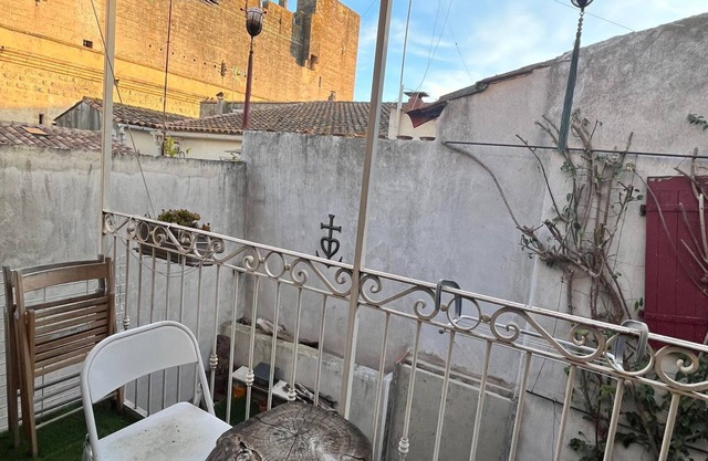 Intra-muros- Appartement Avec Balcon et Carte Parking