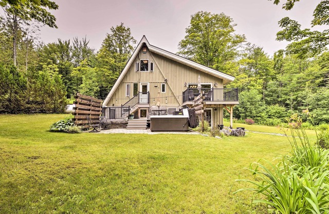 Inviting A-Frame Cabin w/Saltwater Hot Tub!