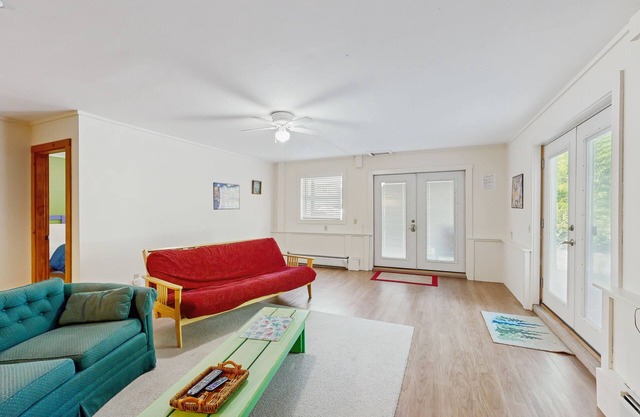 Inviting apartment near downtown and Acadia National Park - dog-friendly