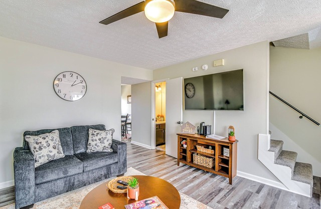 Inviting Bowling Green Escape w/Smart TVs!