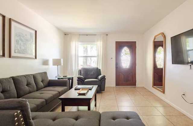 Inviting home w/big yard & walkable neighborhood! 3br/2ba