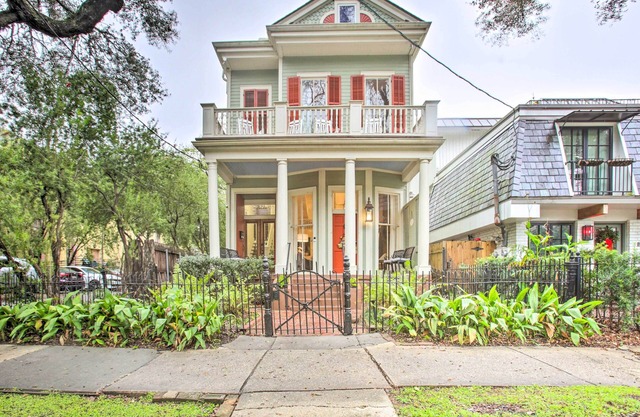Inviting Uptown New Orleans Apt: Perfect Location!