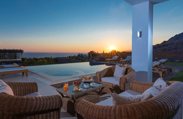 IRIDA VILLA in Hersonissos.Private Heated Pool, Incredible View, Next to the sea